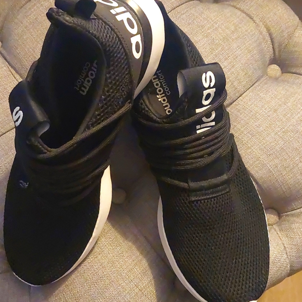 ADDIDAS MEN’S BLACK SNEAKERS SIZE 11